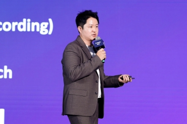 穿着西装笔挺的男子与配字

AI 生成的内容可能不正确。