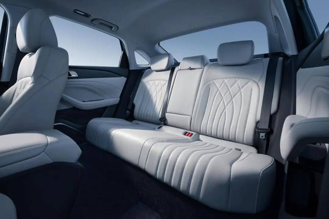 吉利银河星耀6内饰