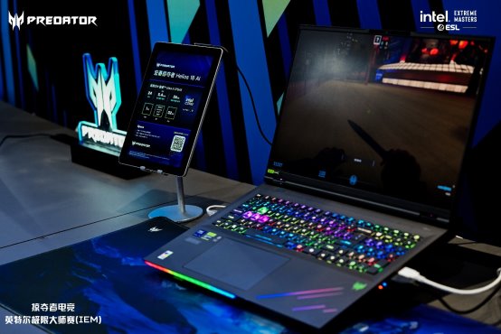 桌子上的电脑萤幕和键盘

AI 生成的内容可能不正确。