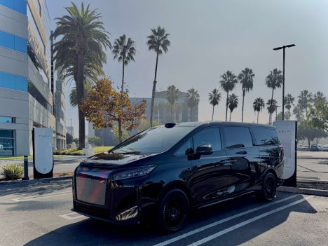 路上有辆蓝色的汽车
AI 生成的内容可能不正确。