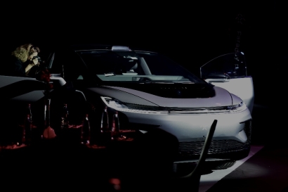 图片包含 桌子, 黑暗, 飞机, 亮

AI 生成的内容可能不正确。