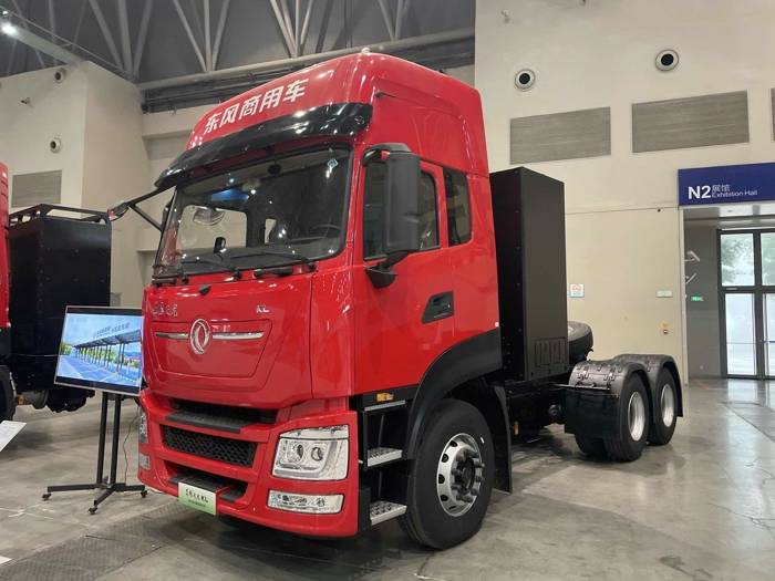 东风天龙KL港口集运纯电牵引车