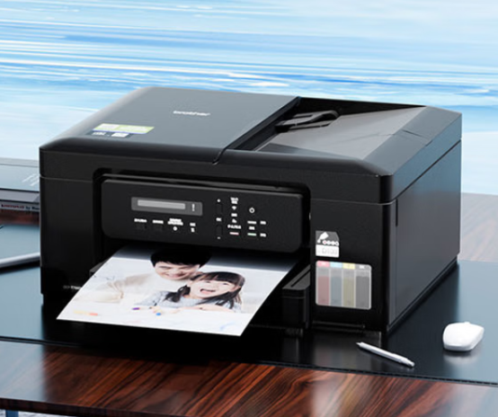 桌子上的电脑主机

AI 生成的内容可能不正确。