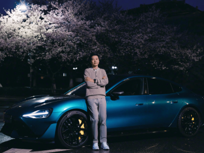 雷军等大佬直播引关注，小米汽车明年四款新车布局有看点