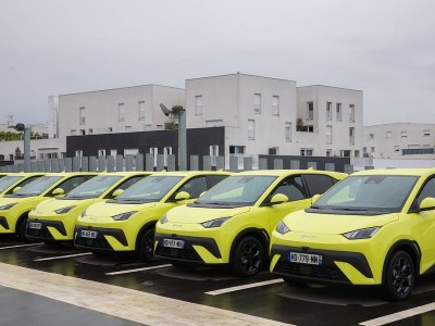 2025年比亚迪强势崛起,纯电销量远超特斯拉,领跑全球电动汽车市场