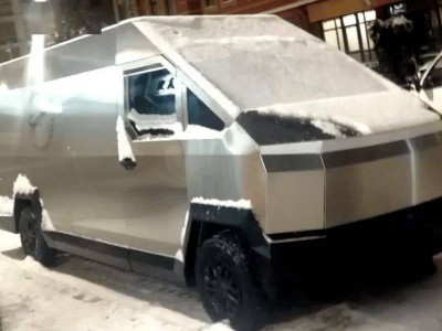 俄罗斯街头现“高仿”Cybertruck 厢式货车 原型竟是中国魏桥新能源货车