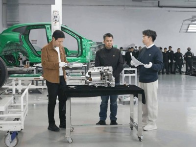 雷军直播火力全开：回应“面条胎”“小字”等争议，直指水军抹黑