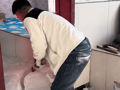 东北男子忘关水龙头致家中成“冰宫”，亲友齐上阵破冰解困局