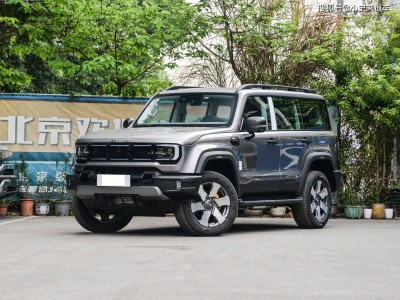 北京越野BJ40增程“标准版Ⅰ”上市，17.98万享双电机，越野性能再升级