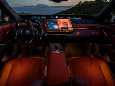 宝马iX3亮相CES 2026:AI语音助手领衔,车载娱乐办公新体验来袭