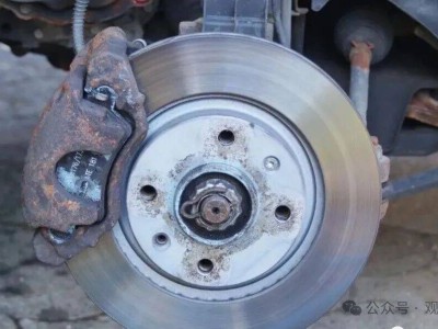 刹车失灵别慌神!掌握这些自救技巧和备用刹车用法,出行更安心