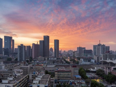 从“下沉”到“上涌”:新兴城市如何重塑消费版图,激发经济新活力