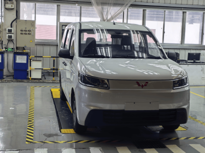 上汽通用五菱CF510V项目两江新区投产 新能源微客布局西南市场再进一步
