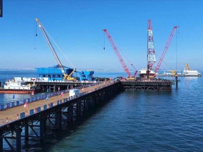 大连长海大桥主墩钢平台贯通 东北最大跨海工程迈出关键一步
