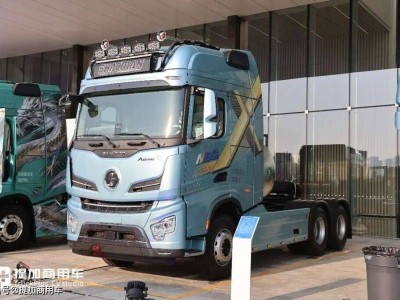 陕汽德龙X6000复合版亮相！720马力燃气动力 西北运输新利器来了