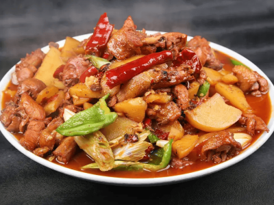 新疆大盘鸡在河南“扎根”：3000公里迁徙背后的美食融合与文化共鸣