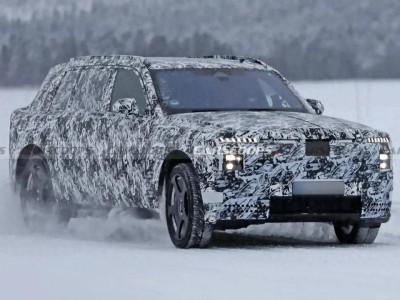 劳斯莱斯纯电库里南极寒测试谍照现身，或2027年登场，电动化再进一步