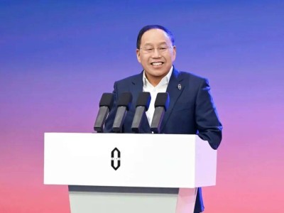 问界百万跨越：张兴海以真诚用户心与跨界模式，书写汽车产业新篇章