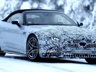 奔驰AMG SL中期改款冬季路测，三叉星大灯配大格栅外观升级