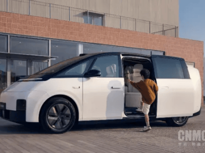 理想汽车专家支招:冬季车玻璃除冰有妙招,热水浇车不可取