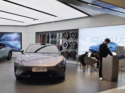 新一代小米SU7预售半月热度高:多地门店订单破百,2026年交付目标再升级