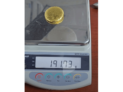 男子用SIM卡芯片废料炼金引热议 当事人回应：原料非普通SIM卡且提取有风险