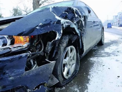 雪天行车安全密码：雪地胎才是四驱车的“安全搭档”，慢行是关键