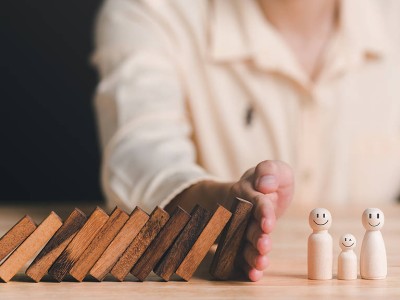 中意人寿2025年保费424.85亿净利润15.95亿，高管变动与违规处罚并存