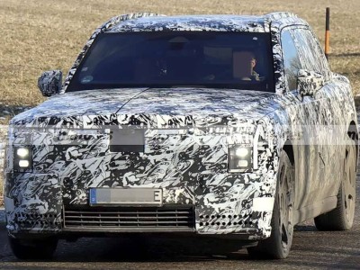 劳斯莱斯全新纯电SUV谍照流出,定位大型SUV,预计2026年震撼登场