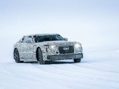 捷豹Type 00原型车冬测曝光,超千马力配三电机剑指高端纯电GT