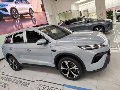 2026款宋Pro DM-i长续航版：低用车成本高安全，全家看车后一致心动