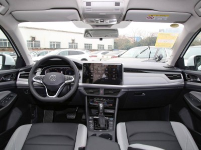 纯电车型智能新篇：智能互联与语音交互引领未来出行新潮流