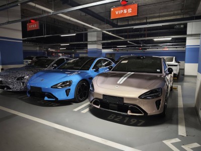 新一代小米SU7实车曝光！新增多款配色轮毂，690马力+双腔空悬实力升级