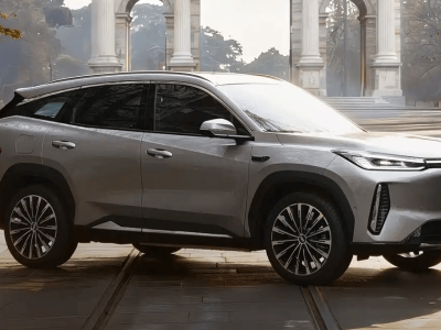 银河M7米兰首秀：光影与空间交织，重塑中级电混SUV出行新体验