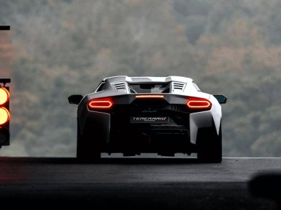 《Motor Trend》实测兰博基尼Temerario：性能激进 直线加速创燃油车新纪录