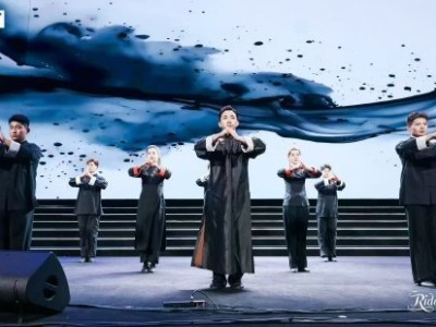 泡泡玛特年会沈腾现身抽大奖 创始人王宁打咏春拳 李诞现场表白