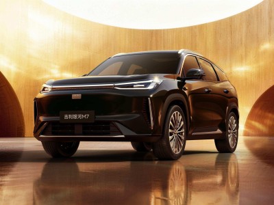 吉利银河M7米兰全球首秀：融合东方美学与硬核科技，重塑中级电混SUV价值新高度