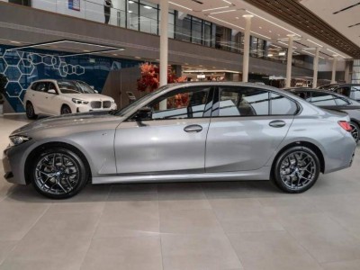 30万元级车市激战正酣：特斯拉Model Y年销超42万领跑市场