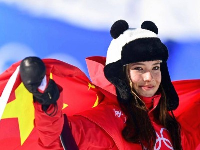 谷爱凌米兰冬奥自由式滑雪摘银！0.38分惜败卫冕冠军，未来赛事值得期待