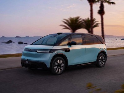 极氪MIX：以“对开门”与旋转座椅，开启未来出行新想象与探索