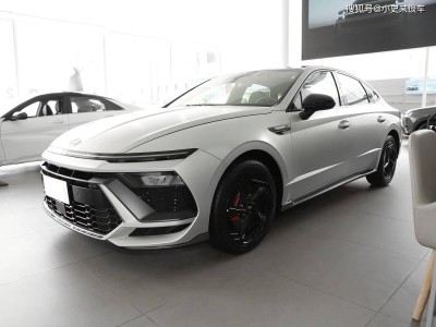 现代索纳塔焕新登场！机甲风设计吸睛，近5米车长配双动力，13.98万起