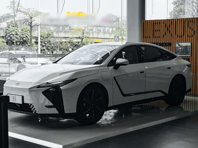 情人节“大礼”！全新雷克萨斯ES实车曝光 4月上市混动纯电双驱动