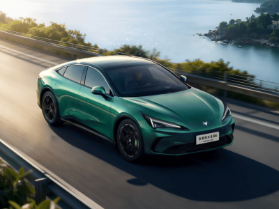 北汽极狐阿尔法S5焕新登场！新增增程版，纯电续航最高达708km