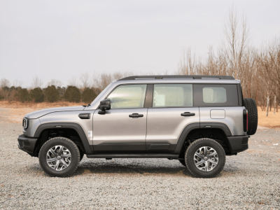 全场景出行新选择：BJ40燃油凭实力拓展边界，日常越野皆从容