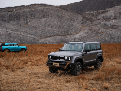 越野圈“实力派”BJ40燃油：硬核架构与贴心配置，或成探索新选择