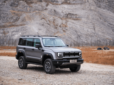 科技赋能越野梦：BJ40燃油贴心配置助力新手轻松征服复杂路况