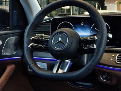 电动与燃油车自动泊车大比拼：电车精准领跑，油车短板待补