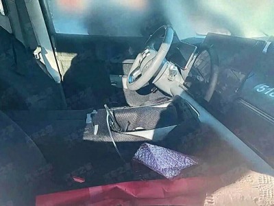 零跑D99内饰首曝：极简设计配悬浮双屏，增程纯电双动力可选