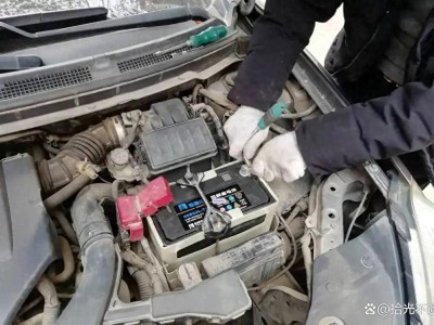 车辆久放怕亏电？老司机亲授两招，低成本养护让电瓶多用好几年