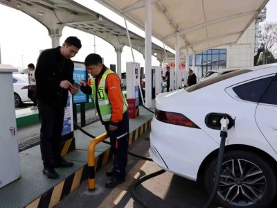 设施升级充电快、智慧运维保障稳、温情服务暖人心——春运新能源车充电无忧